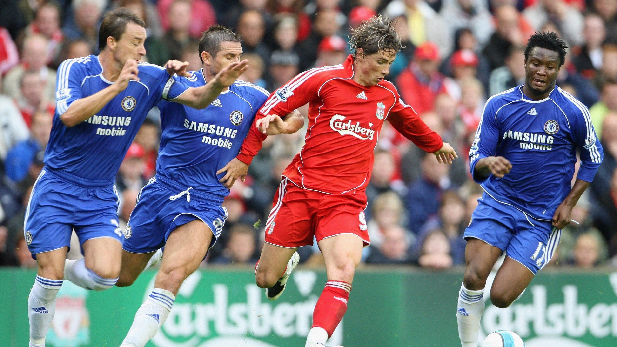 羽毛球比赛决胜局紧张激烈